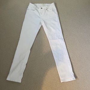 barely worn white skinny jeans!